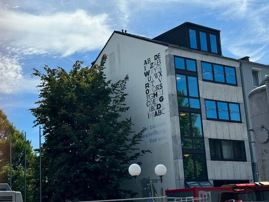 Dachgeschossbüro in absoluter Zentrumslage am Hofgarten ab sofort frei! Aufzug vorhanden!