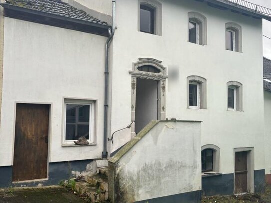 Einfamilienhaus in ruhiger Ortslage in Eisenschmitt!