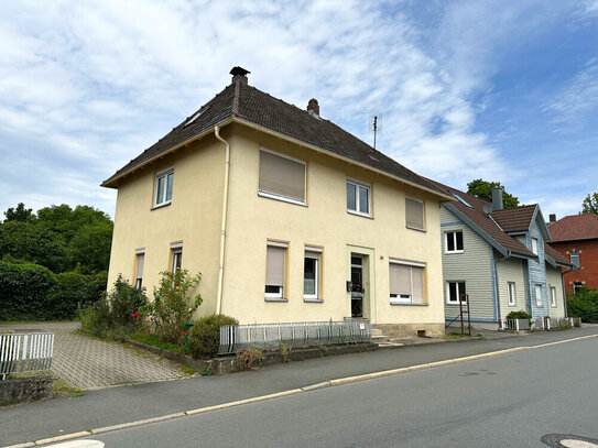 Vermietetes Mehrfamilienhaus mit 4 Wohneinheiten, Garten, zusätzlichen Bauplatz und PKW-Stellplätzen