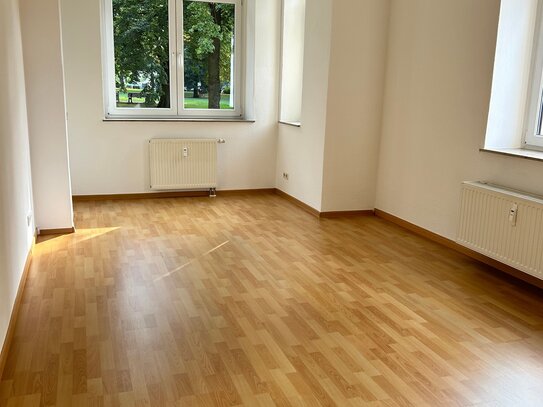 +++ANSPRECHENDE 3,5-R- WOHNUNG MIT ZWEI BALKONE UND PKW-SP+++