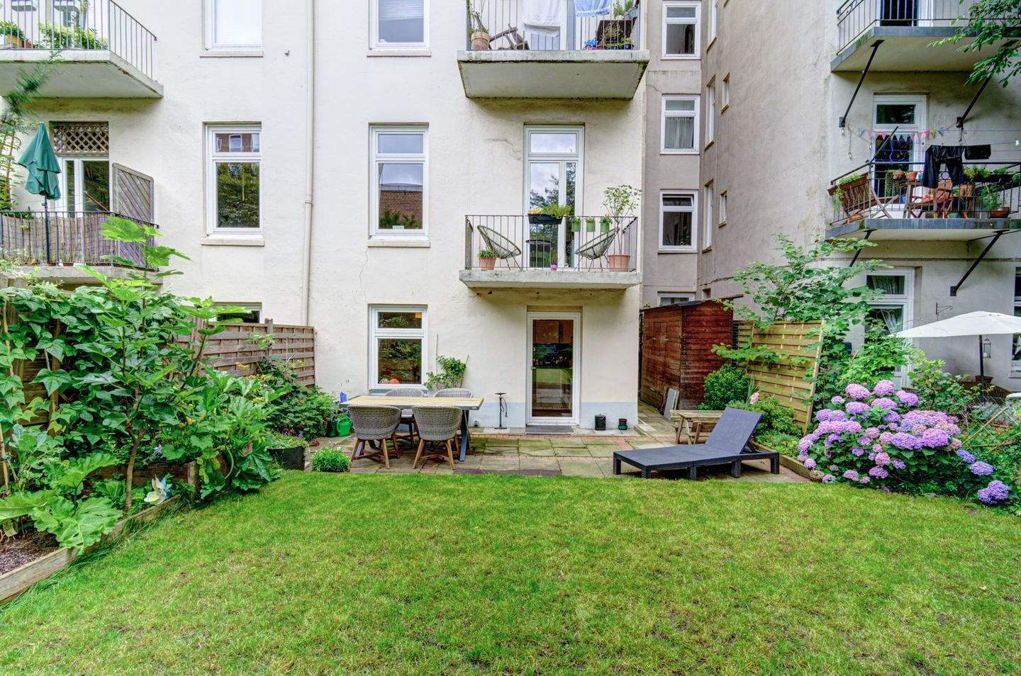 Familien aufgepasst! Kernsanierte Jugendstil-ETW mit 4,5 Zimmern und Garten!