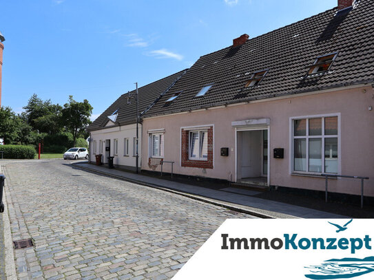 Modernisiertes Stadthaus mit ca. 263m² Wfl., Terrasse, pflegeleichtes Grdst. & 2 WE in Grimmen!