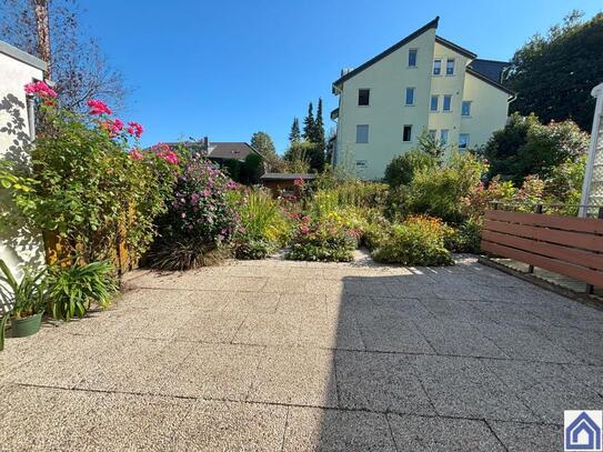 Gepflegtes Stadthaus, altersgerecht Wohnen mit Kamin und schönem Garten