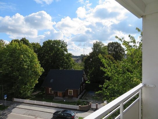 Ein Hauch Italien in unserer Kleinstadt - Umgebaute 2-Raum-Wohnung mit Balkon vom Typ "Mailand"