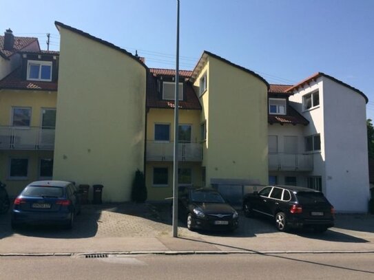 Schöne 3 ZKB im 1. OG mit Balkon