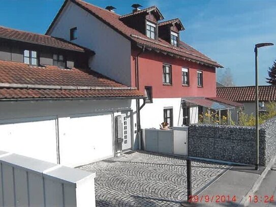 Passau-Haidenhof / Süd: Haus mit 4 Wohnungen + Baurecht für Einfamilienhaus