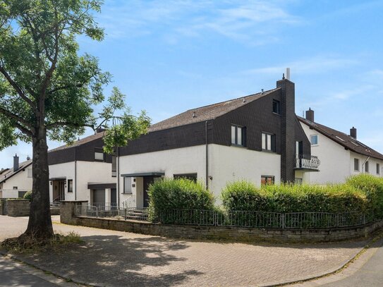 Erleben Sie Ihr neues Zuhause - Ihr Traumhaus mit Pool, Garten und Einliegerwohnung in Eddersheim