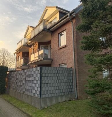 Erdgeschoss Wohnung mit drei Zimmern sowie Terrasse