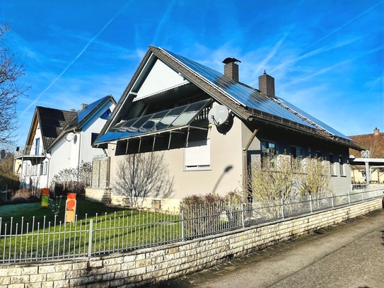 Wohnen in Bestlage! Ruhig und sonnig gelegenes 1-2 Fam.-Haus mit Garage, Carport, Terrasse, Dachterrasse, Garten, Grd.…