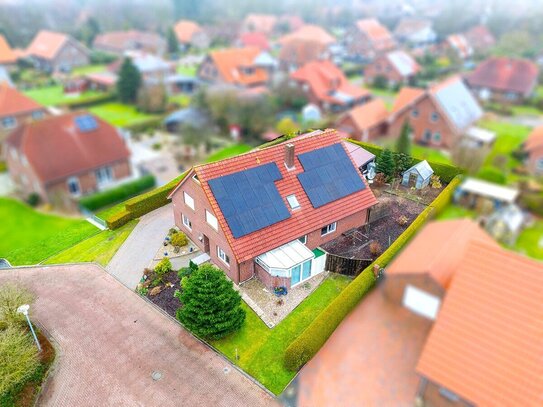 Geräumiges Einfamilienhaus mit PV-Anlage, Wärmepumpe und ebenerdiger Einliegerwohnung