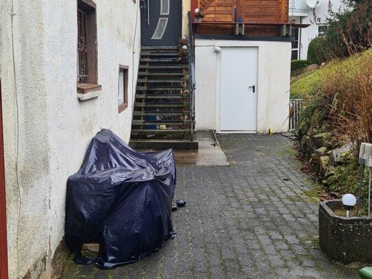 Kapitalanleger zuschlagen! Gut vermietete Maisonettewohnung in ruhiger Lage zu verkaufen.