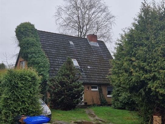 Einfamilienhaus auf großem Grundstück (986m²) mit vermietetem Altbestand und positivem Bauvorbescheid für ein Mehrfamil…