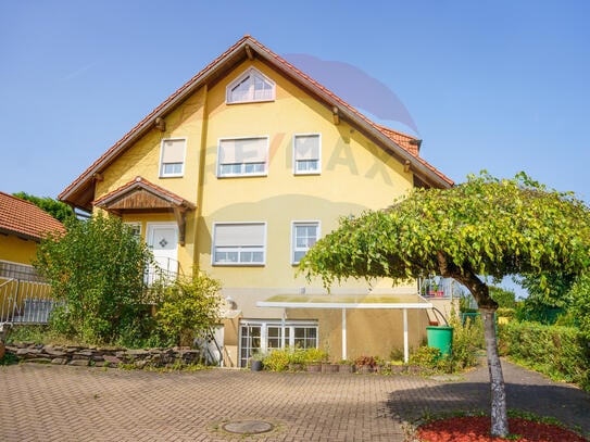 Helle Souterrainwohnung mit überdachter Terrasse und Stellplatz in Ortsrandlage