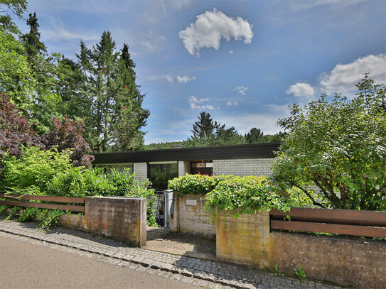 Toller Bungalow über 2 Etagen mit großem Garten und Pool am Waldrand