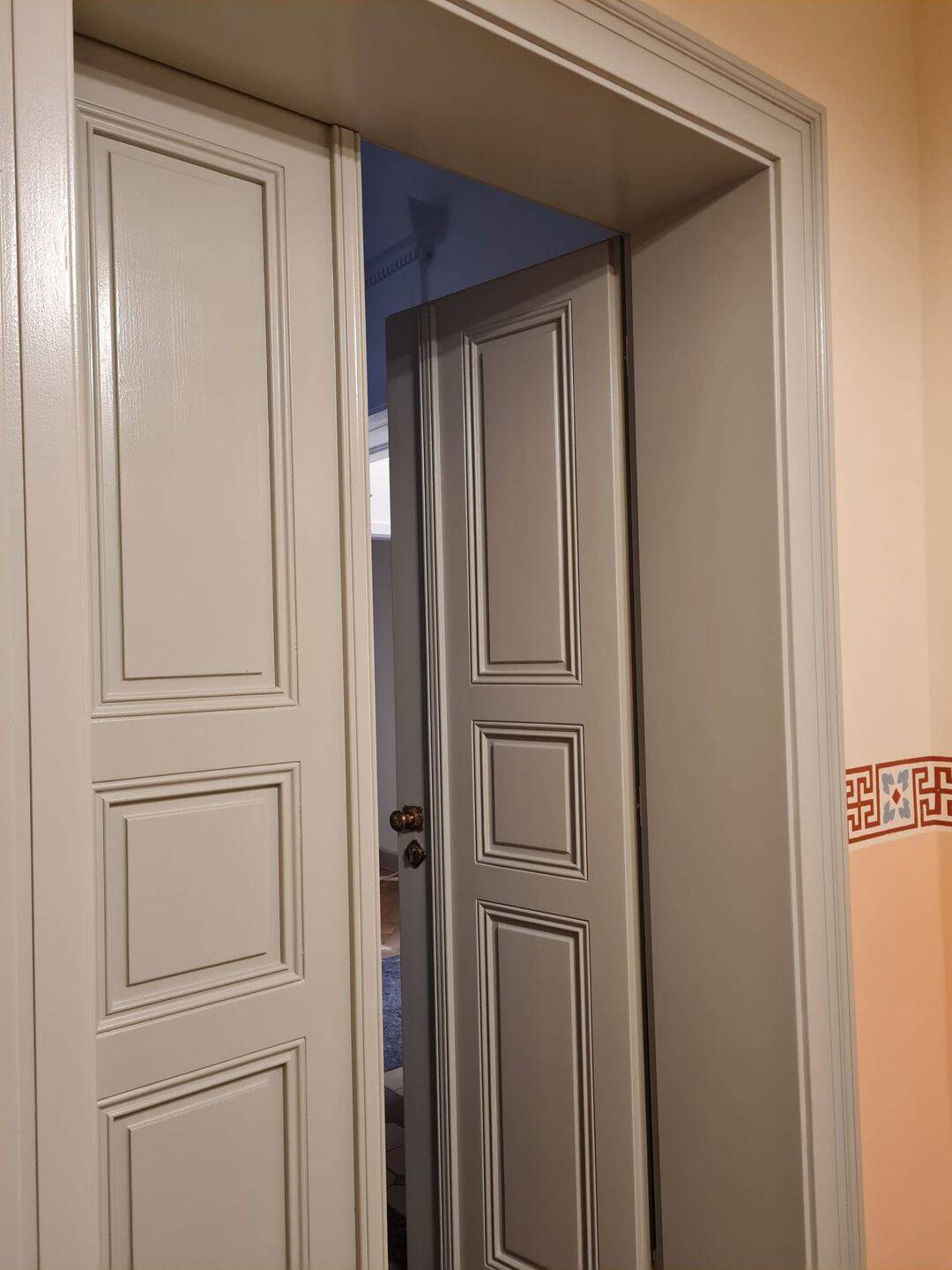 Altbau-Wohnung mit Charme und 2 Balkonen