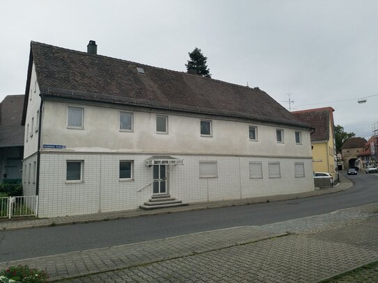 Interessantes Stadthaus + kleiner Garten für Großfamilie oder Wohnen + Arbeiten im Zentrum von Neunkirchen am Brand