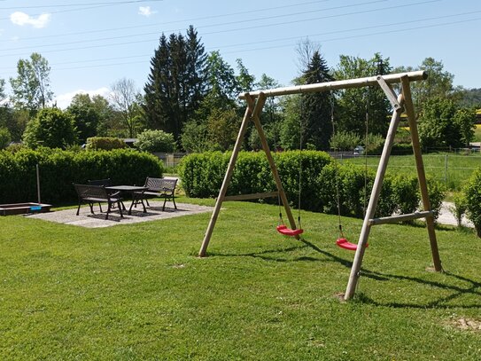 Größzügige 3 Zimmer DG-Wohnung mit Fernblick und Garten