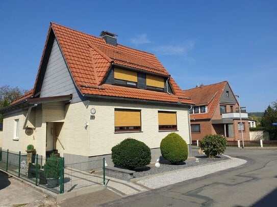 Perle im Südharz! Hübsches Wohnhaus mit Garage und großem Carport!