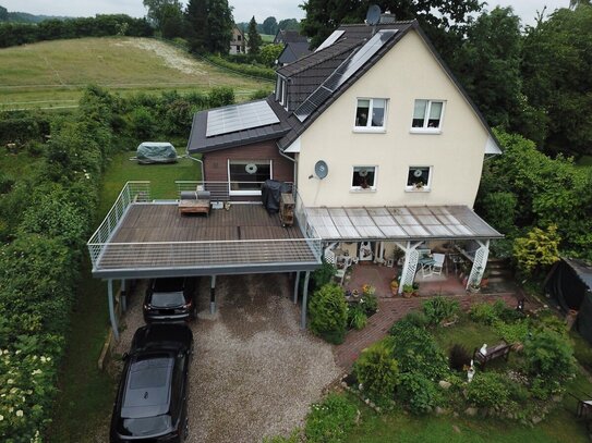 Schmuckes Einfamilienhaus mit Einliegerwohnung und Doppelcarport im Hamburger Speckgürtel