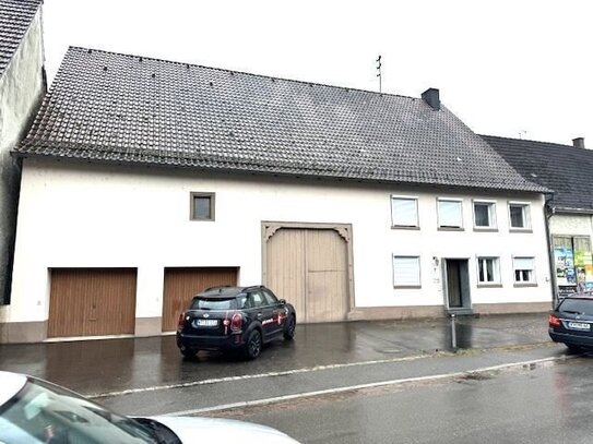 Wohnhaus, ehem. Bauernhaus mit grossem Grundstück u. Nebengebäuden!