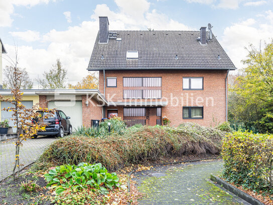 Freistehendes Zweifamilienhaus mit viel Platz und großem Garten.