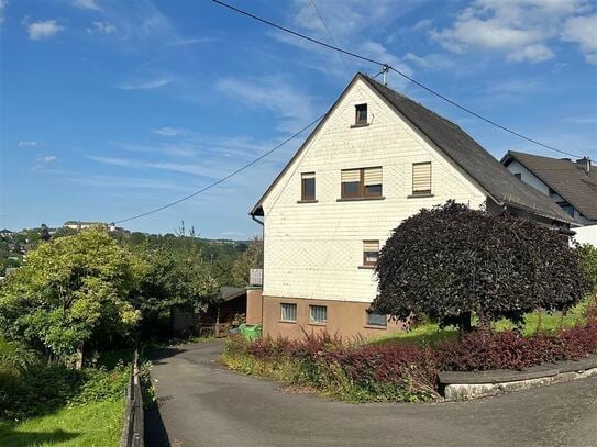 Hachenburg Stadt! 1 bis 2 Familienhaus, Garagen, Areal von ca. 1.500 qm!