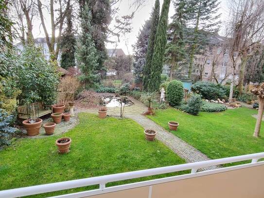 Renovierte Wohnung im Hochparterre mit Balkon und großem Garten in Monheim-Baumberg