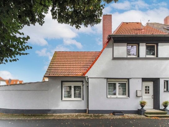 Sanierte Doppelhaushälfte mit modernem Wohnkomfort, idyllischem Garten und Ausbaupotenzial