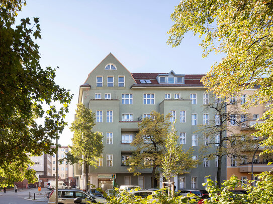 INVEST | 5 Zimmer Altbauwohnung mit Balkon im Herzen von Wilmersdorf