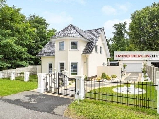 IMMOBERLIN.DE - Topzustand! Traumhaftes Haus mit Südterrasse, Sonnengarten, und Erdwärmepumpe in ländlicher Lage