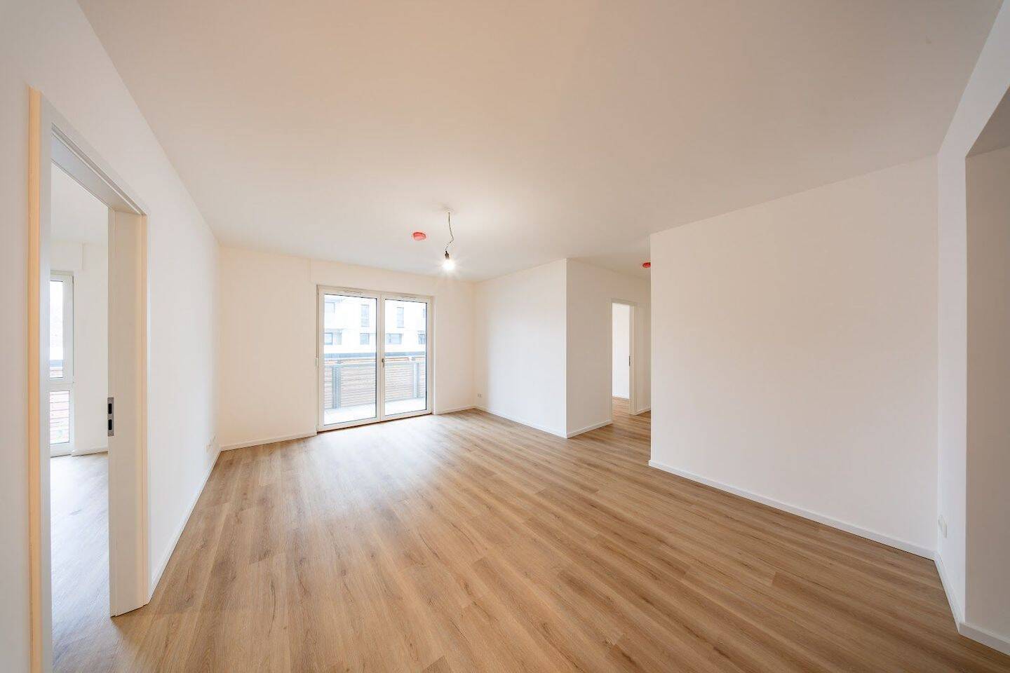 Ruhige Neubauwohnung am Wasser / Achtung, nur mit passendem WBS bis 160/180/220 % - Photo 1