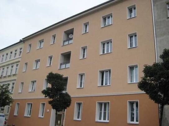 Wir sanieren diese praktische 1-Zimmer-Wohnung in Stadtlage!
