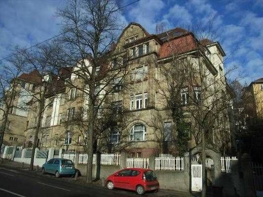 WOHNEN IN PFORZHEIM = PERFEKT WG-GEEIGNETE ALTBAUWOHNUNG MIT WOHNKÜCHE UND LOGGIA IN DER NORDSTADT