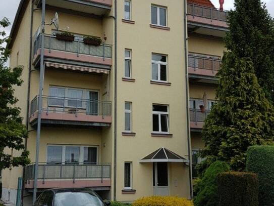 Großzügige 2-Raumwohnung mit Balkon zu vermieten! Anmietung eines Stellplatzes und EBK möglich!