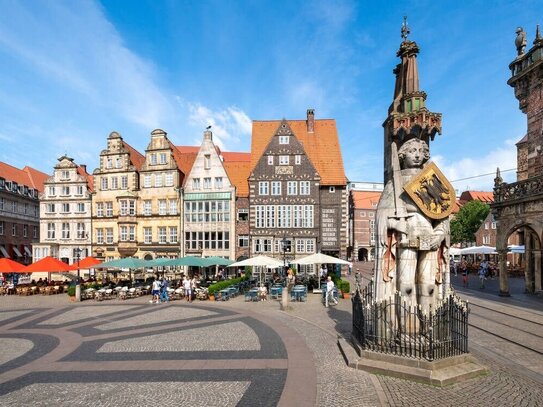 Gestalten und Verwalten im Herzen der Stadt. 100 qm renovierte Bürofläche hoch über dem Marktplatz im historischen Gebä…