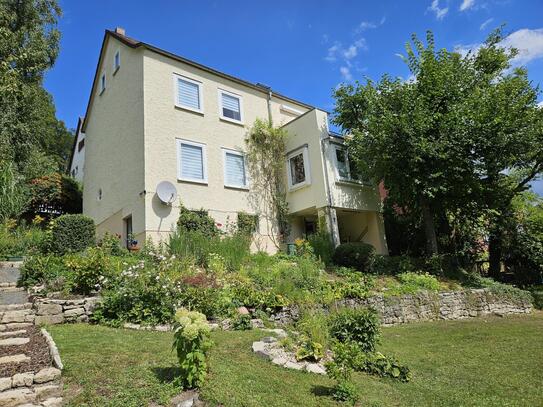 Einfamilienhaus in Hanglage mit unverbaubaren Blick über die Stadt