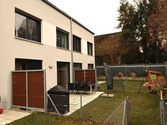 Top modernes Reihenmittelhaus mit Carport in ruhiger Lage von Erlangen-Tennenlohe, Baujahr 2016