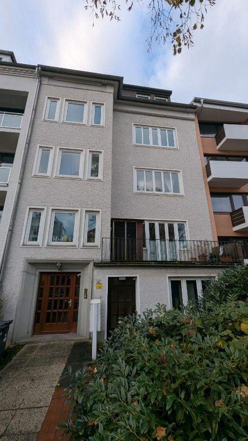 Souterrainwohnung in der Hollerallee zu verkaufen.