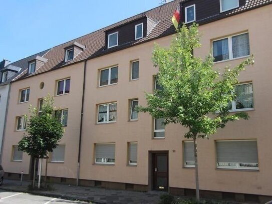 SCHÖNE ZWEIZIMMERWOHNUNG MIT GROSSER WOHNKÜCHE