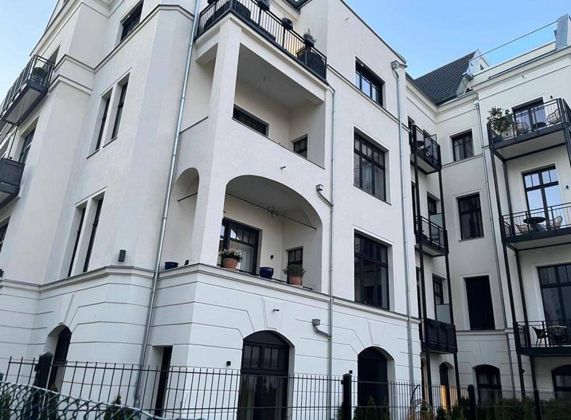 Exklusive, vollmöblierte Gartenwohnung im hochwertig sanierten Altbau in Berlin - Photo 1