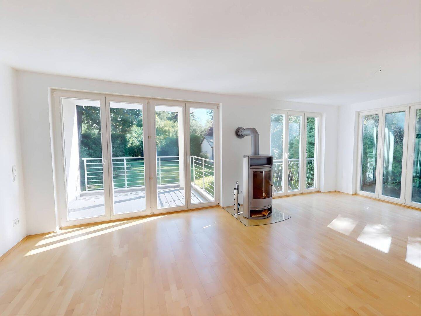 ***Attraktive 6-Zimmer-Maisonettewohnung mit Balkon, Terrasse, Sauna und und privatem Wasserzugang*** - Foto 1