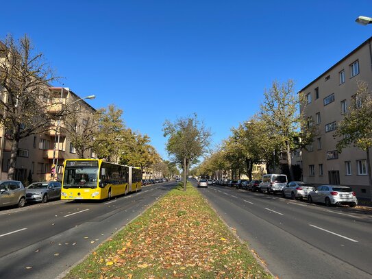 3-Zimmer-Whg + vermietet + ruhiger Ost-Balkon - rauchlose Siedlung in STEGLITZ | Fensterbad + Keller