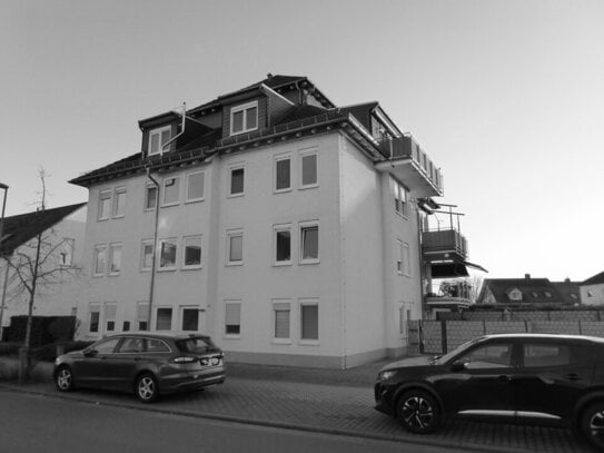 Helle Maisonettewohnung mit drei Balkonen und herrlichem Blick ins Grüne!