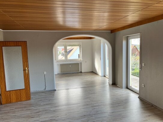 4 - Zimmerwohnung mit Einbauküche und Balkon in Nüdlingen/Haard