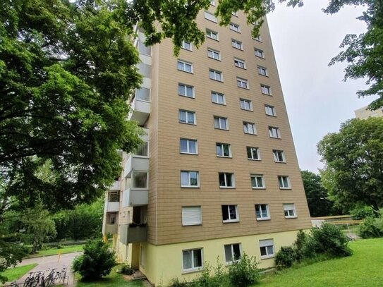 S-Giebel: 11. OG: VERMIETETE - 2-Zimmer-Wohnung in einem Mehrfamilienhaus mit herrlicher Aussicht!