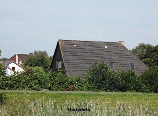 Einfamilienhaus mit Anbau und Garage