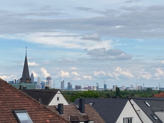 Stilvoll sanierte 4-Zi.-Maisonette-DG-Wohnung in Frankfurt-Sossenheim