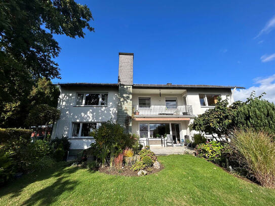 Viel Platz & Möglichkeiten: Ein-/Zweifamilienhaus mit tollem Blick und Garten in Warstein!