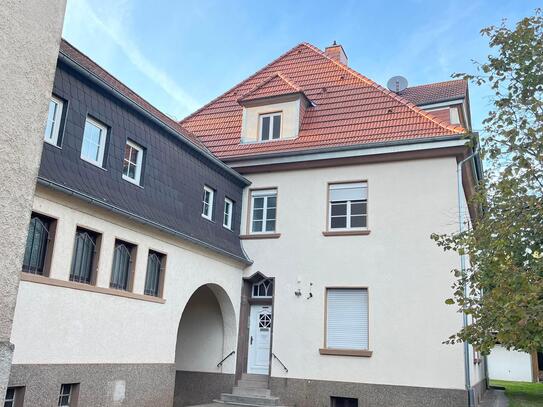 Kirche mit Pfarrhaus in Saarbrücken - Rußhütte