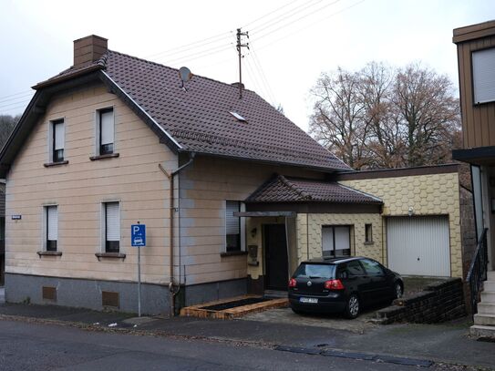 Freistehendes Einfamilienhaus mit Garage und viel Potential in Quierschied